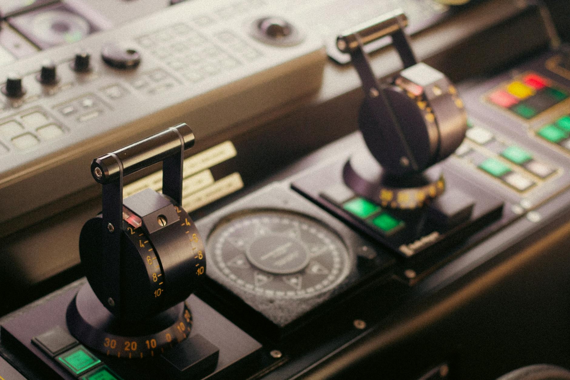 Payment control dashboard on a laptop in a Luxembourg workspace.